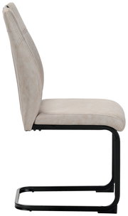 Seitenansicht eines modernen Schwingstuhls mit beigem Polster und schwarzem Metallgestell.