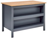 Kücheninsel mit grauem Korpus und Holzarbeitsplatte, seitliche Perspektive