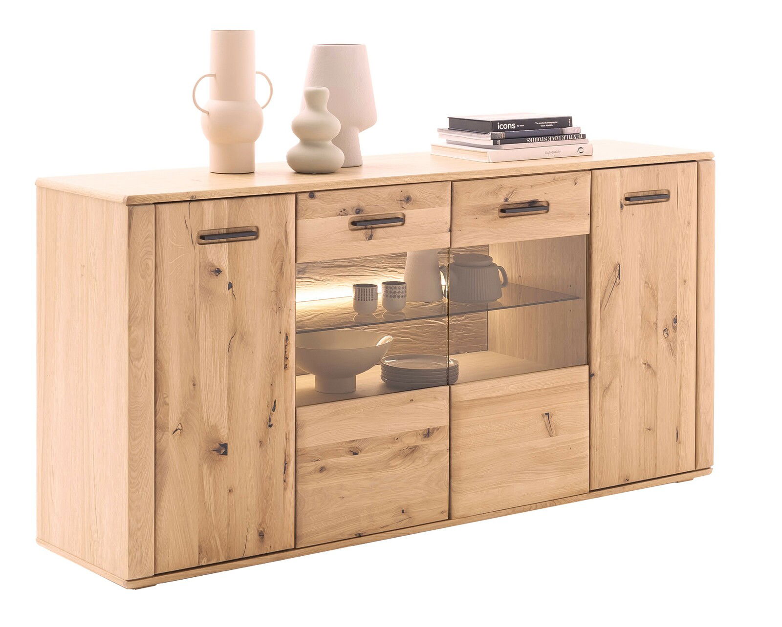 Holz-Sideboard mit Glasvitrine, dekoriert mit Vasen und Büchern, seitliche Perspektive