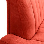 Nahaufnahme einer roten 2,5er-Sitzbank mit strukturierter Oberfläche, seitliche Perspektive