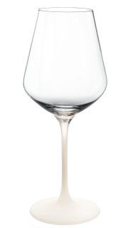 Elegantes Rotweinglas aus klarem Glas, seitliche Perspektive