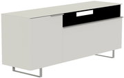 Modernes TV-Lowboard in hellem Design mit zwei Türen und einem offenen Fach, seitliche Perspektive