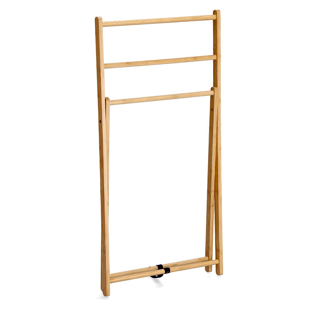 Handtuchständer aus Holz, frontal abgebildet, mit drei Stangen zum Aufhängen von Handtüchern.