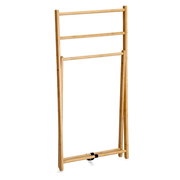 Handtuchständer aus Holz, frontal abgebildet, mit drei Stangen zum Aufhängen von Handtüchern.