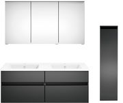 Moderne Badkombination mit Doppelwaschbecken, Spiegelschrank und hohem Seitenschrank, Frontalansicht.