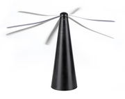 Schwarzer, konischer Fliegenwedler mit rotierenden Flügeln, seitliche Perspektive