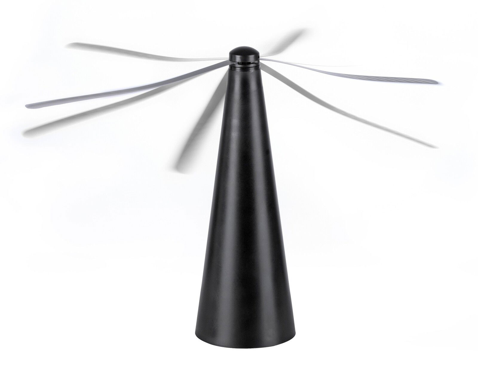 Schwarzer, konischer Fliegenwedler mit rotierenden Flügeln, seitliche Perspektive