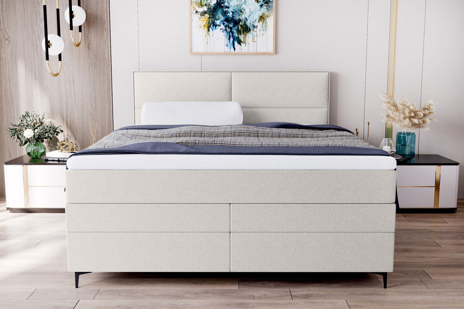 Frontale Ansicht eines eleganten Boxspringbetts mit hellem Stoffbezug, flankiert von modernen Nachttischen und stilvoller Dekoration.