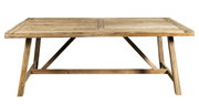 Houten tuintafel van licht hout, van voren gefotografeerd