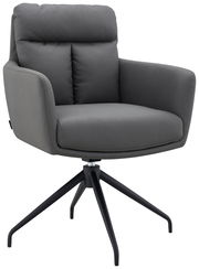 Grauer Armlehnstuhl mit gepolsterter Sitzfläche und Rückenlehne, auf schwarzem Drehgestell, seitliche Perspektive