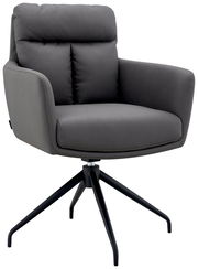 Grauer Armlehnstuhl mit gepolsterter Sitzfläche und Rückenlehne, auf schwarzem Drehgestell, seitliche Perspektive