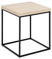 Moderner Couchtisch mit heller Holzplatte und schwarzem Metallgestell, seitliche Perspektive