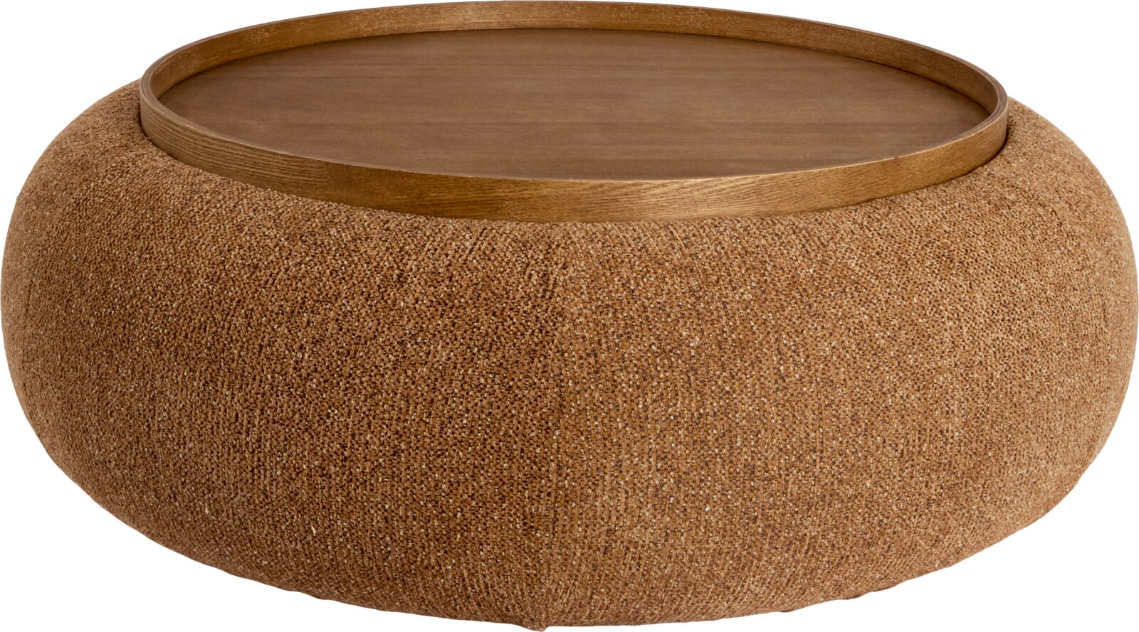Runder, niedriger Pouf in Braun mit grob gewebtem Bezug und eingelassener Holz-Tablettoberfläche, freigestellt vor weißem Hintergrund, Ansicht leicht von oben