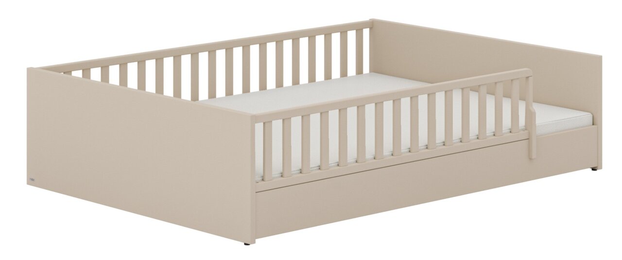 Bodenbett in Beige mit Gitterstäben, seitliche Perspektive