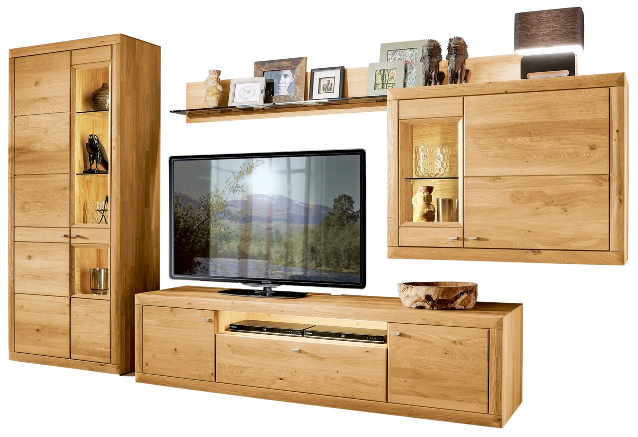 Moderne wandcombinatie van hout met tv-kast, vitrinekast en boekenplank, gezien vanaf de voorkant.