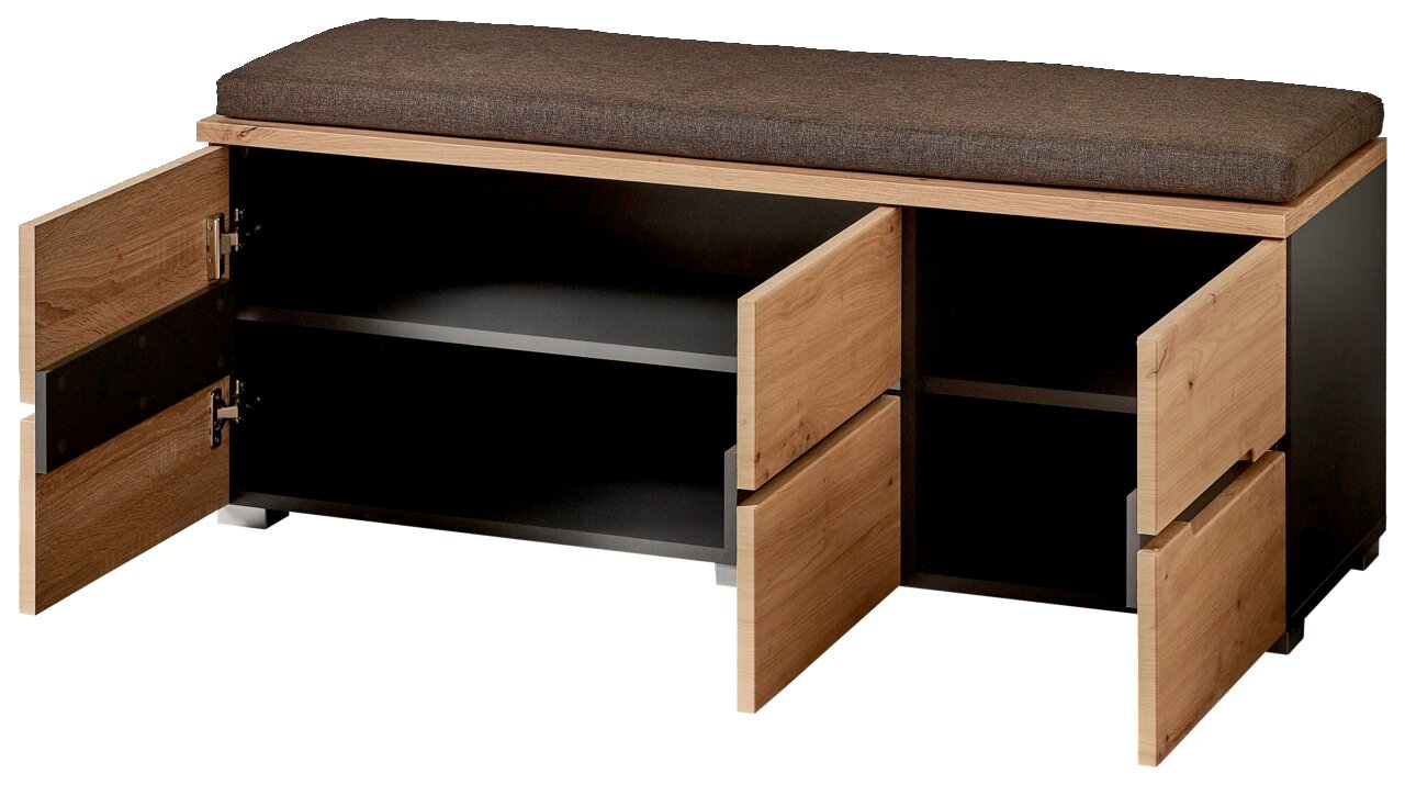 Garderobenbank mit gepolstertem Sitzkissen, offenen Holztüren und Stauraum, seitliche Perspektive