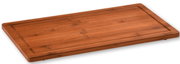 Snij- en afdekplaat van hout in schuin perspectief, rechthoekig met een ingefreesde sapgroef.