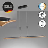 Moderne Pendelleuchte mit Holz- und Metallelementen, von der Seite betrachtet. Hergestellt in Deutschland, mit CCT-Funktion und Touch-Bedienung.