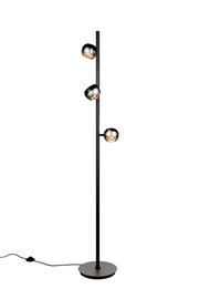 Moderne Stehleuchte mit drei verstellbaren Leuchtköpfen in mattem Schwarz und Metalloptik, seitliche Perspektive.