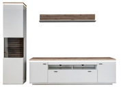 Moderne Wandkombination ESTEPONA in Weiß mit Holzdetails, bestehend aus einem hohen Schrank, einem TV-Board und einem Wandregal. Frontalansicht.