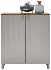 Moderner Schuhschrank mit zwei Türen, dekoriert mit einer Vase und einer Schale, Frontalansicht