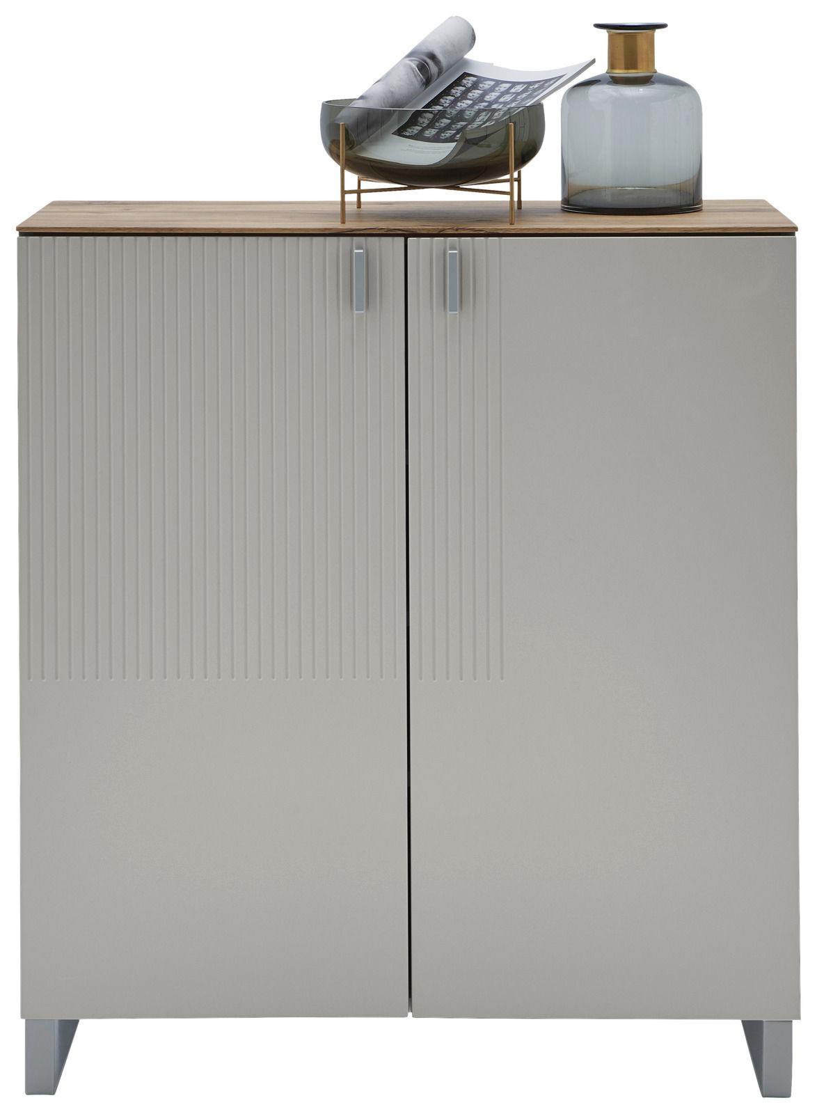 Moderner Schuhschrank mit zwei Türen, dekoriert mit einer Vase und einer Schale, Frontalansicht