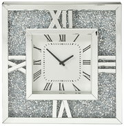 Quadratische Wanduhr mit silbernem Rahmen und römischen Ziffern, frontal abgebildet