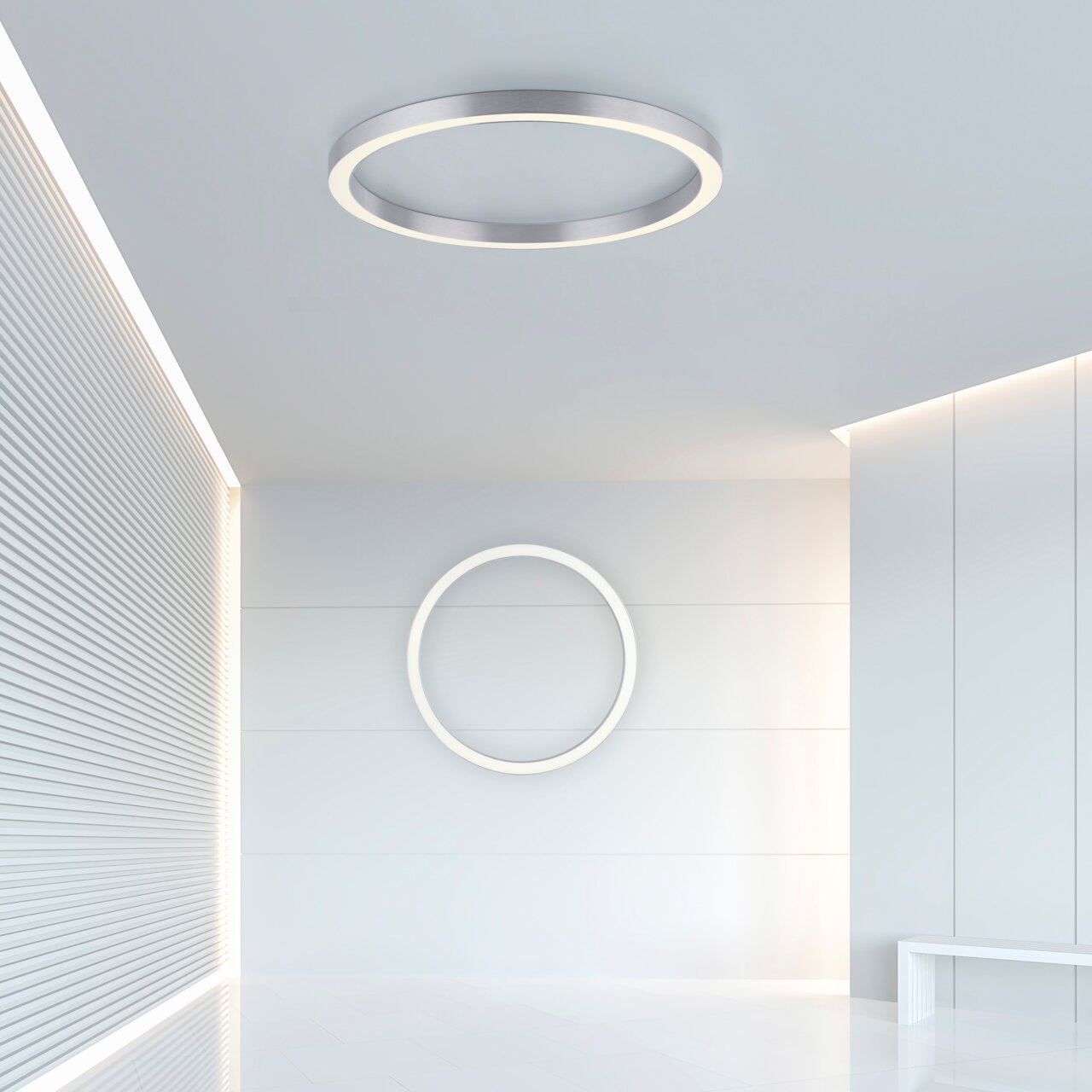 Moderne Deckenleuchte PURE-LINES von Paul Neuhaus in einem minimalistischen Raum, aus der Perspektive von unten betrachtet.