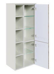 Witte midikast met open deuren, met verschillende glazen en houten planken, zijaanzicht