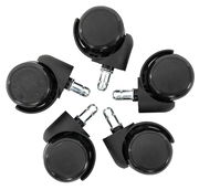 Fünf schwarze Rollen mit Metallstiften, von oben betrachtet, für Möbel oder Bürostühle geeignet.