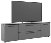 Graues TV-Lowboard mit zwei Türen und zwei Schubladen, frontal betrachtet, mit einem großen Fernseher darauf.