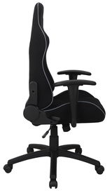 Seitliche Ansicht eines schwarzen Gaming-Stuhls mit ergonomischem Design und verstellbaren Armlehnen.