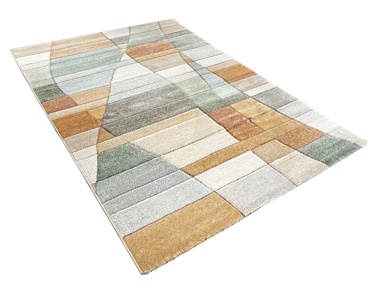 Teppich Taurus Pastell in rechteckiger Form, ca. 160x230cm, mit geometrischem Muster in sanften Pastelltönen, aus seitlicher Perspektive fotografiert.