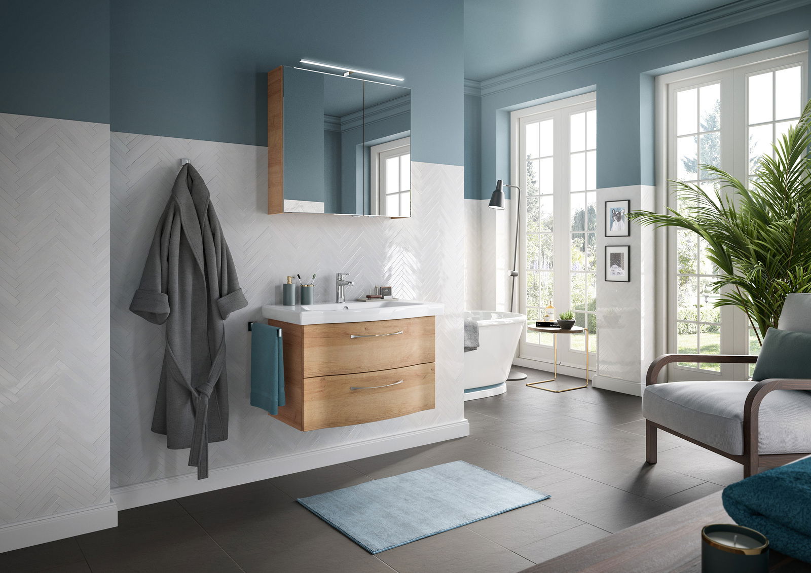 Moderne Badezimmeransicht mit Waschtischlösung in Holzoptik, Spiegel und Badewanne, seitliche Perspektive