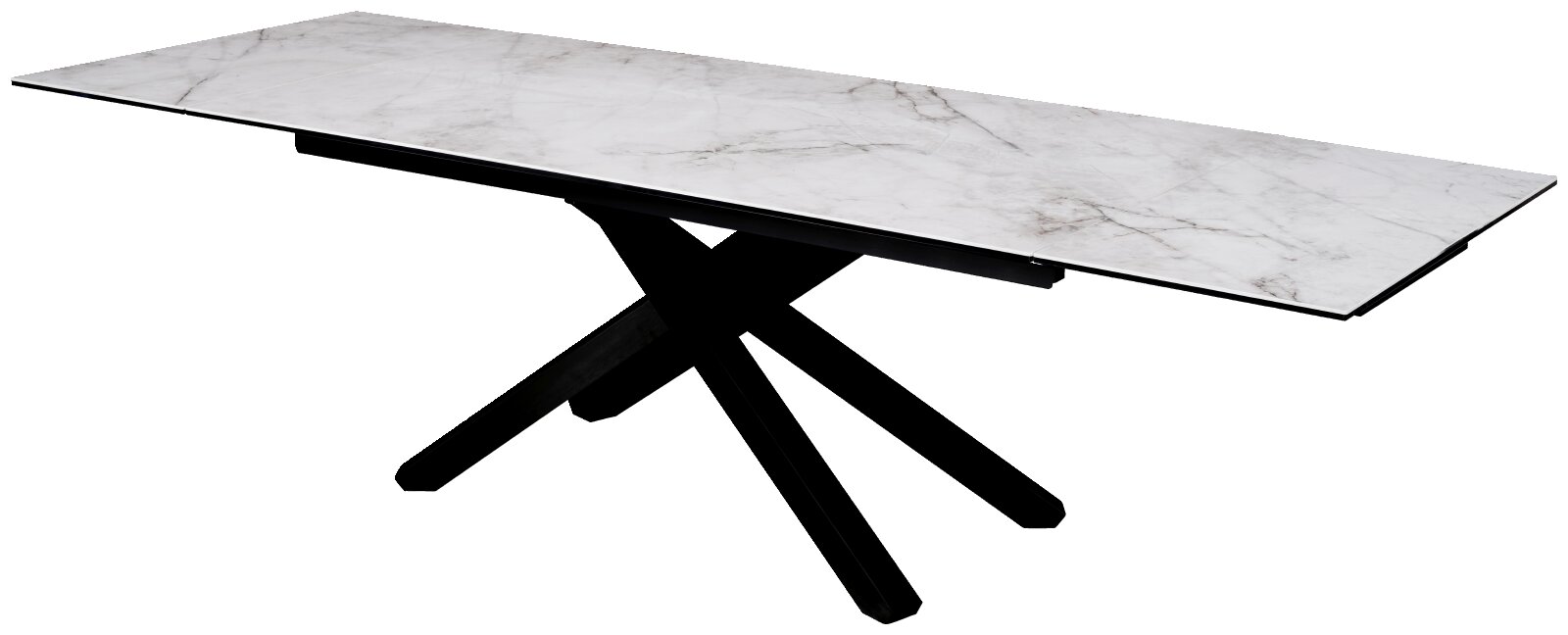 Moderne rechthoekige eettafel met wit marmerlook tafelblad en zwart gekruist metalen onderstel, schuin van voren en licht van boven afgebeeld.