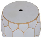 Runder Lampenschirm aus weißem Glas mit goldfarbenem Mosaikmuster und zentraler Öffnung, Ansicht schräg von oben