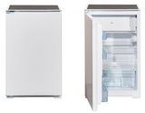 Kühlschrank in zwei Perspektiven: geschlossen von vorne und geöffnet von der Seite