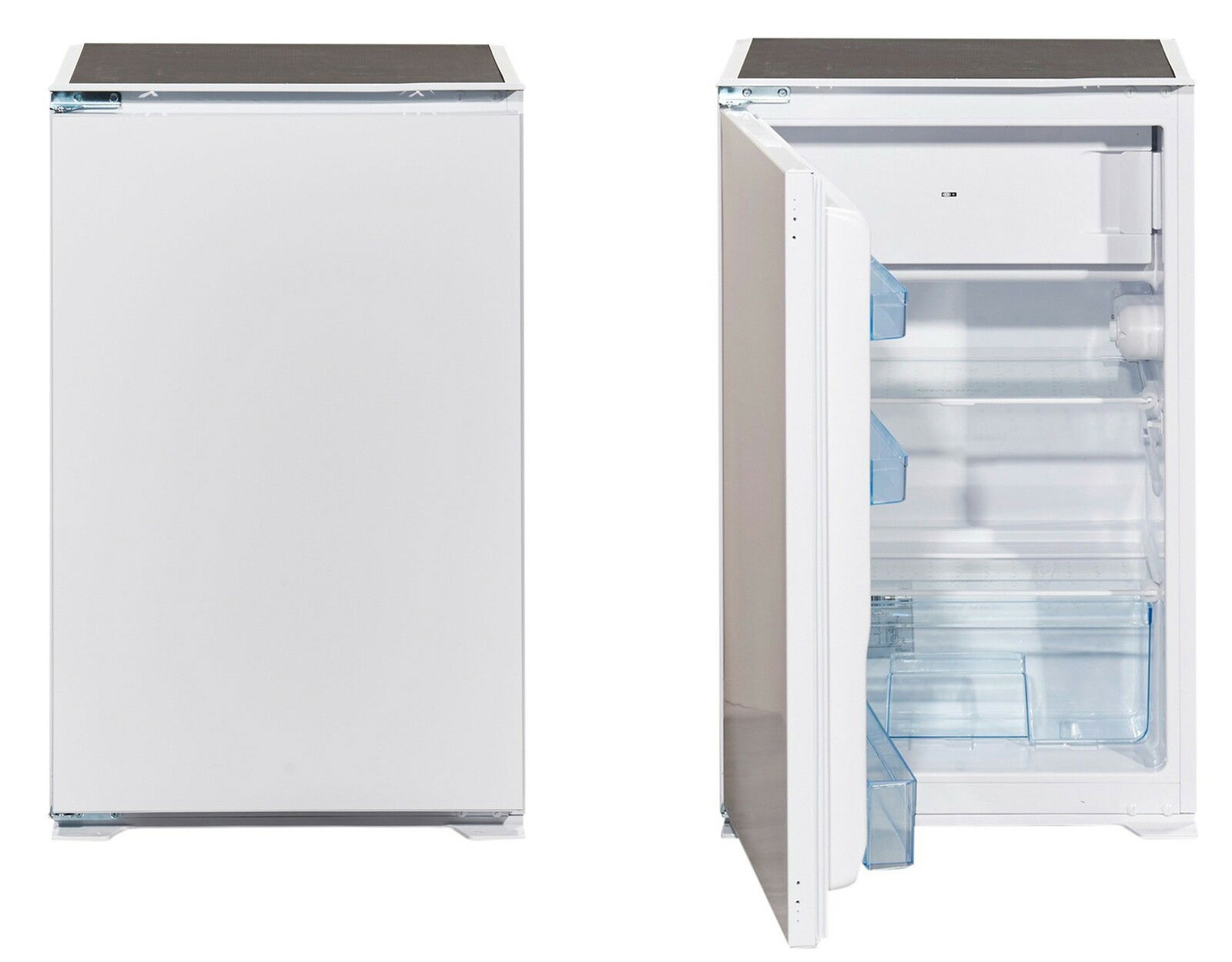 Kühlschrank in zwei Perspektiven: geschlossen von vorne und geöffnet von der Seite