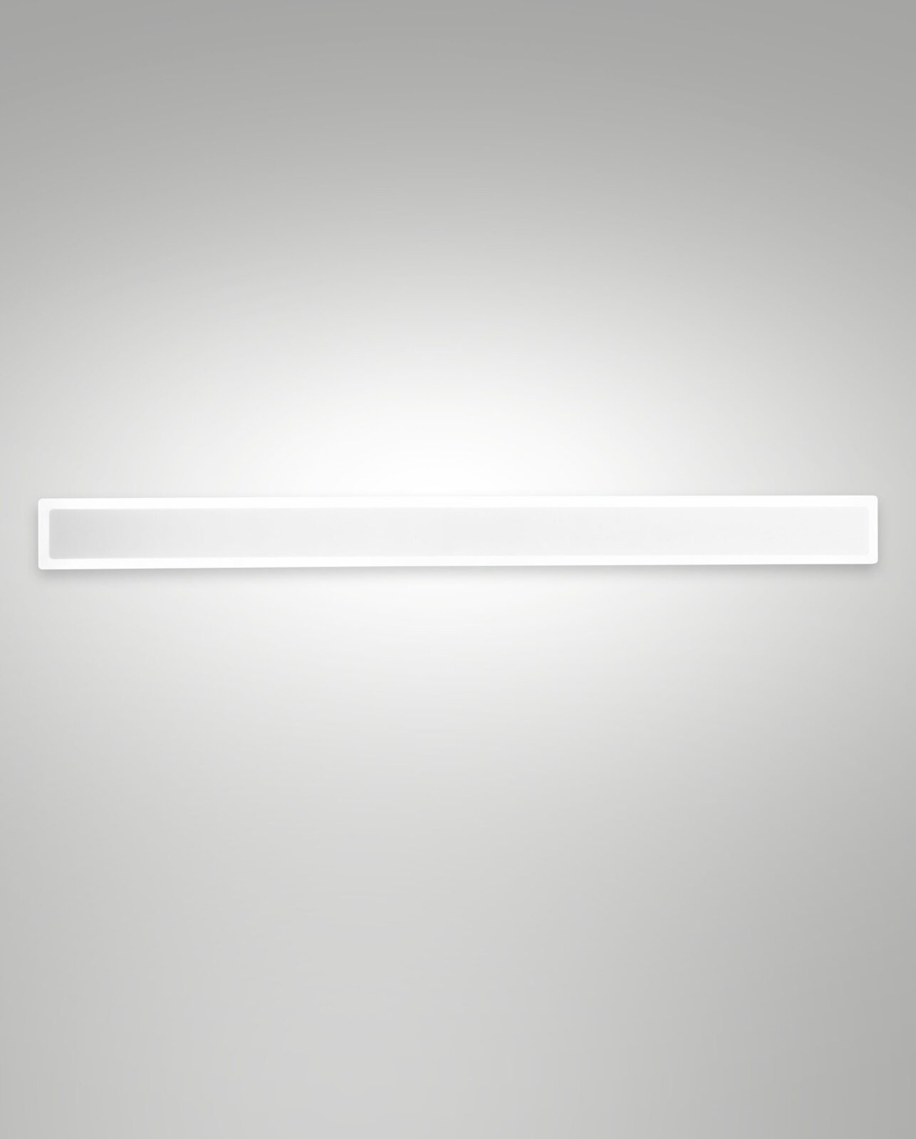 Moderne LED-buitenwandlamp in rechthoekige vorm, hier van voren afgebeeld, met een gelijkmatige lichtverspreiding.