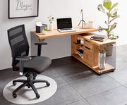 Moderner Eck-Schreibtisch aus Holz mit Laptop, Pflanzen und Büchern, seitliche Perspektive.