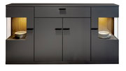 Frontale Ansicht eines modernen, dunkelgrauen Sideboards mit zwei beleuchteten Vitrinenfächern an den Seiten.