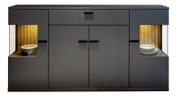 Frontale Ansicht eines modernen, dunkelgrauen Sideboards mit zwei beleuchteten Vitrinenfächern an den Seiten.