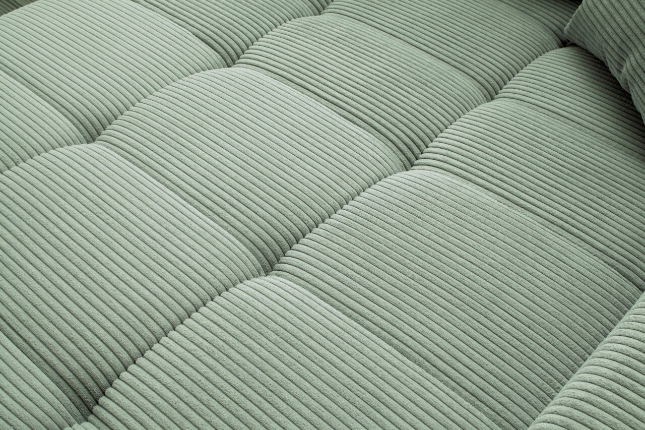 Close-up van een groene, geribbelde bekleding van een ronde hoek, gezien van bovenaf.