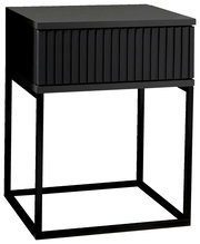 Moderne schwarze Nachtkommode mit geriffelter Front und Metallgestell, seitliche Perspektive