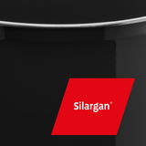 Nahaufnahme eines schwarzen Topfes mit Silargan-Logo, seitliche Perspektive