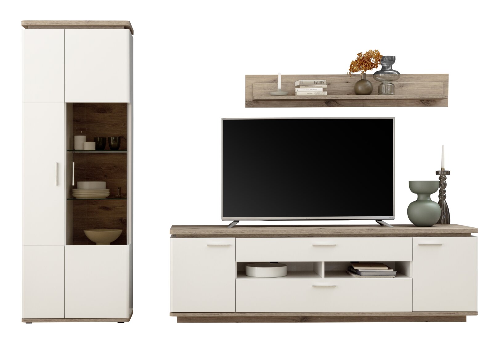 Wohnwand-Set im modernen Design mit weißer Front und Holzoptik: hohe Vitrine links, TV-Lowboard und Wandboard, frontal aus leichter Perspektive von vorn auf weißem Hintergrund