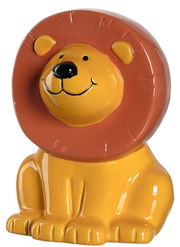 Keramik-Spardose in Form eines sitzenden Löwen mit brauner Mähne und gelbem Körper, seitliche Perspektive