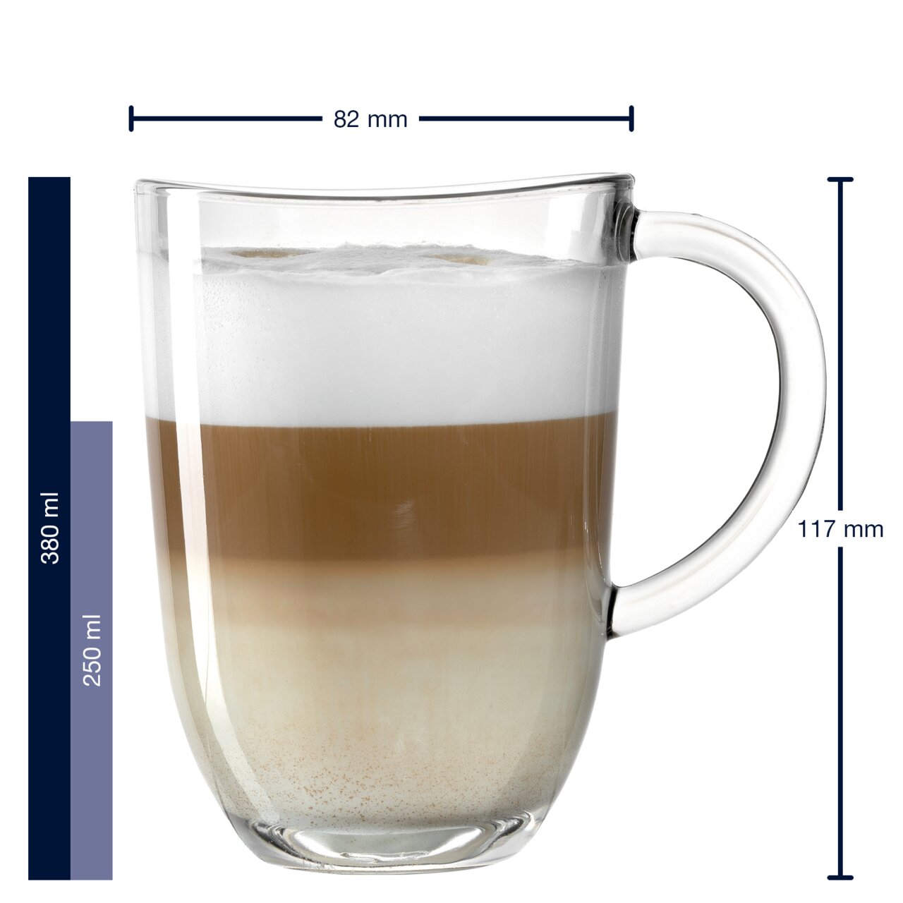 Latte Macchiato Tasse mit Henkel, gefüllt mit geschichtetem Kaffee und Milchschaum, seitliche Ansicht