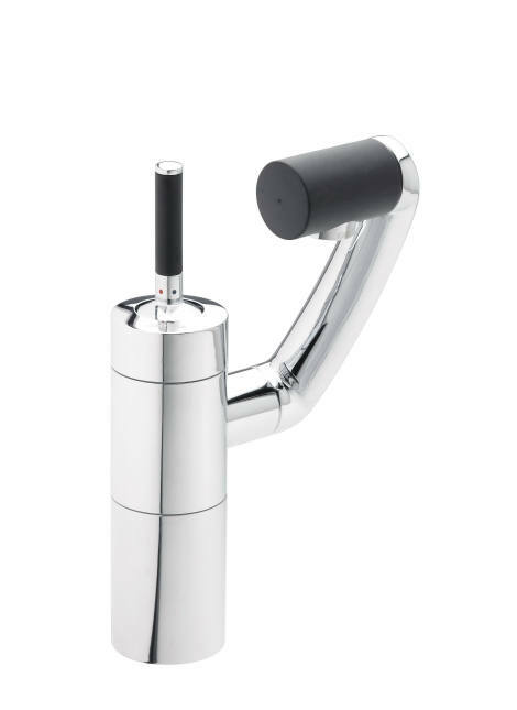 Moderne Waschtischarmatur in Chromoptik mit seitlichem Hebel, seitliche Perspektive