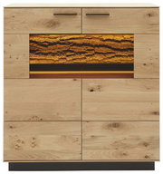 Frontansicht eines modernen Highboards aus Holz mit dekorativer Beleuchtung und natürlicher Holzmaserung.